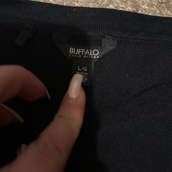 Detailed Pearl Sweater - Picture 2 of 4